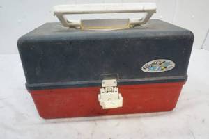 lot 385 image: Skipper tackle box, tackle
