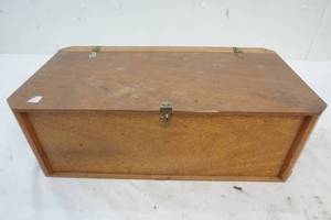 lot 389 image: wood case