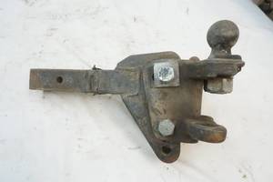 lot 401 image: Hitch