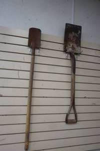 lot 406 image: shovels