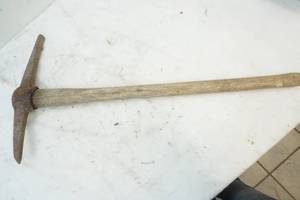 lot 407 image: pick axe