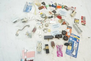 lot 422 image: Key chains