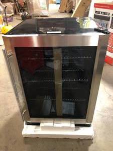 Magic Chef Beverage 23.4 in. 154 (12 oz.) Can Beverage Cooler, Stainless Steel Costumer Returns See Pics