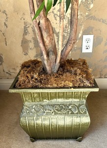 lot 59 image: Fabulous Faux Tree