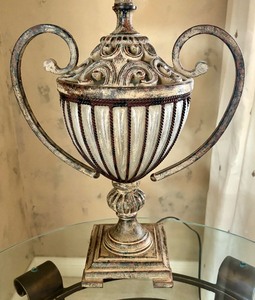 lot 101 image: Distinctive Caged Glass Based Table Lamp