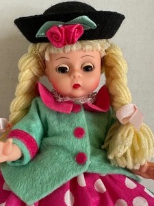 lot 55 image: Madame Alexander Suzie Q Yarn 8 Inch Doll