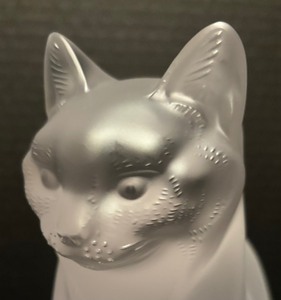 lot 9A image: Lalique Crystal Sitting Cat Figurine