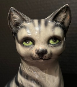 lot 151 image: Vintage Goebel Striped Cat Figurine