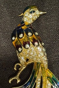 lot 158 image: Beautiful Enameled and Rhinestone Bird Figurine Brooch