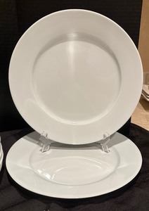 lot 163 image: Wonderful White Dishware