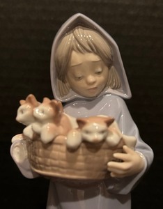 lot 167 image: Mothers Little Helper Retired Lladro Figurine