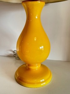 lot 284 image: Yellow Glass Pottery Barn Table Lamp