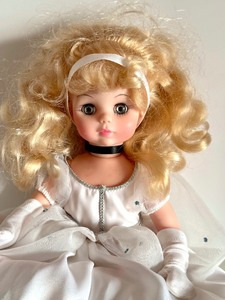lot 278 image: Madame Alexander 14 Cinderella Doll