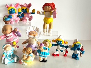 lot 279 image: Vintage Smurf and Cabbage Patch Miniature Collectibles