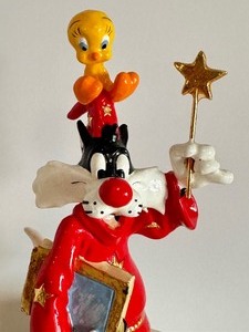 lot 229 image: Ron Lee Tweety Looney Tunes Signed Figurine
