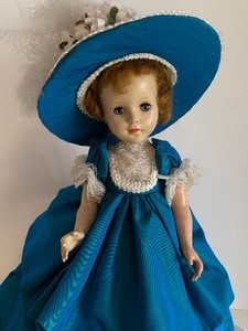 lot 225 image: Lovely Vintage Doll