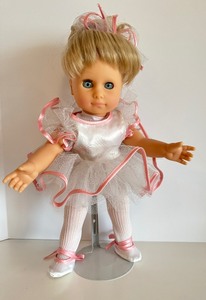 lot 222 image: Two Gtz Ballerina Dolls