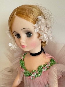lot 218 image: Vintage Madame Alexander 17 Elise Doll