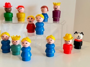 lot 215 image: Variety of Vintage Little People Figurines