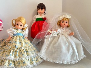 lot 204 image: (6) Madame Alexander Collectible Dolls including Madame Alexander Doll Claras Party Dress