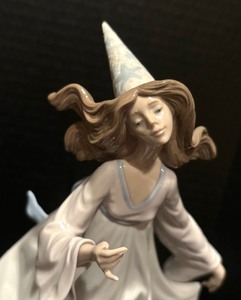 lot 171 image: Fairy Godmother Figurine by Lladro