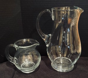 lot 180 image: Clear Glass Pitchers and Gravy Boat