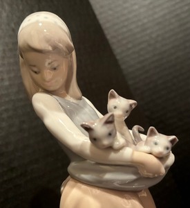 lot 182 image: Following Her Cat Lladro Figurine