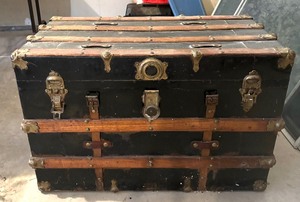 lot 187 image: Terrific Vintage Trunk  Chest