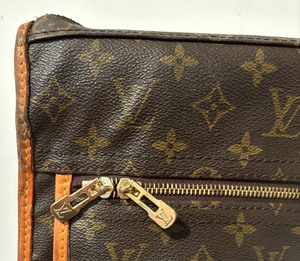 lot 197 image: Vintage Louis Vuitton Garment Bag