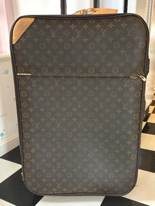 lot 28 image: Louis Vuitton Luggage  Rolling Suitcase