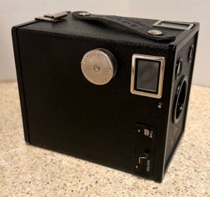 lot 252 image: Vintage Agea Ansco Cadet Box Camera