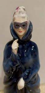lot 260 image: Masque Royal Doulton Figurine