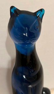 lot 266 image: Viking Glass Cat Figurine