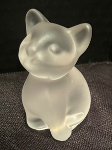 lot 313 image: Four Cute Collectible Glass and Crystal Cat Figurines