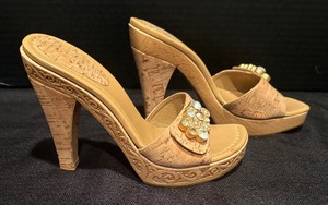 lot 318 image: Cute Cork Accented Heeled Shoes