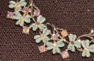 lot 329 image: Glamorous Vintage Necklace and Clip Earring Set