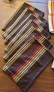 lot 354 image: Lovely Linens