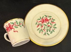 lot 385 image: Lovely Lenox Plate and Cup Sets