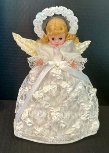 lot 387 image: Madame Alexander Tree Top Angel