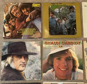 lot 390 image: 16 Vinyl Record Albums
