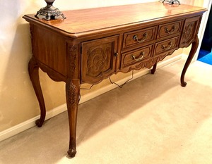lot 34 image: Vintage Wooden Heritage Console Table
