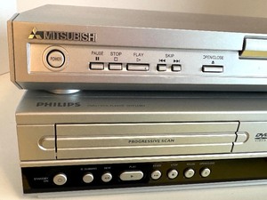 lot 298 image: Mitsubishi DD-6040 DVD Player and Phillips DVDVCR Player DVP 3340V