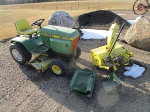 lot 6 image: John Deere Lawn Mower & Snowblower