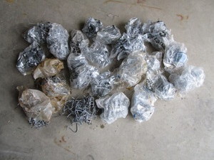 lot 69 image: T Post Clips