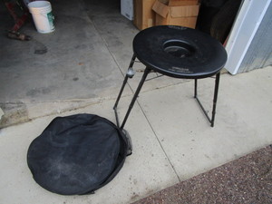 lot 75 image: Collapsible Camping Fry-n Saucer