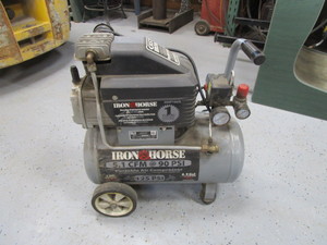 lot 47 image: Air Compressor