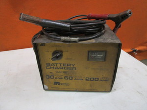 lot 90 image: Battery Charger