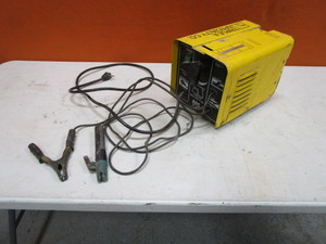 lot 17 image: 110v Arc Welder