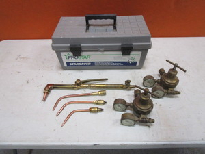lot 19 image: Cutting Torch & Gauge Set, Tool Box