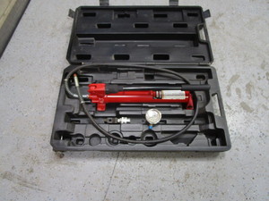 lot 108 image: 10 ton Port-A-Power Ram